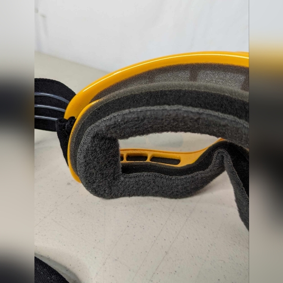 Oakley Adjustable Skiing Goggles - Picture 2 of 9